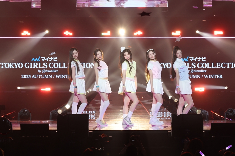 아일릿, 日패션 축제 ‘도쿄 걸즈 컬렉션’서 오프닝 특별 무대/사진=©マイナビ TOKYO GIRLS COLLECTION 2025 AUTUMN/WINTER
