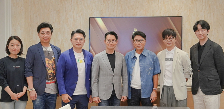 음저협, 텐센트 뮤직과 협력. 왼쪽부터 TME 도라 실장, 마이클 쩡 총경리, 차이 춘 판 부사장, 커션 팡 회장, A2O엔터테인먼트<br>
이수만 Key Producer & Visionary Leader, 음저협 박학기 부회장, 황선철 사무총장/사진= 음저협