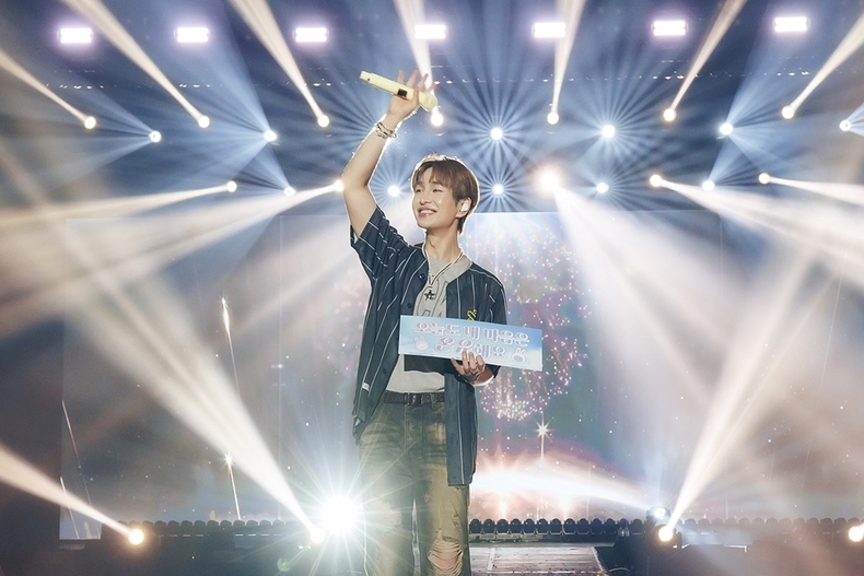 온유 월드투어 'ONEW THE LIVE' 방콕 공연 성료/사진=그리핀엔터테인먼트
