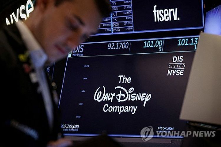 미 뉴욕증권거래소 스크린의 월트디즈니컴퍼니 로고