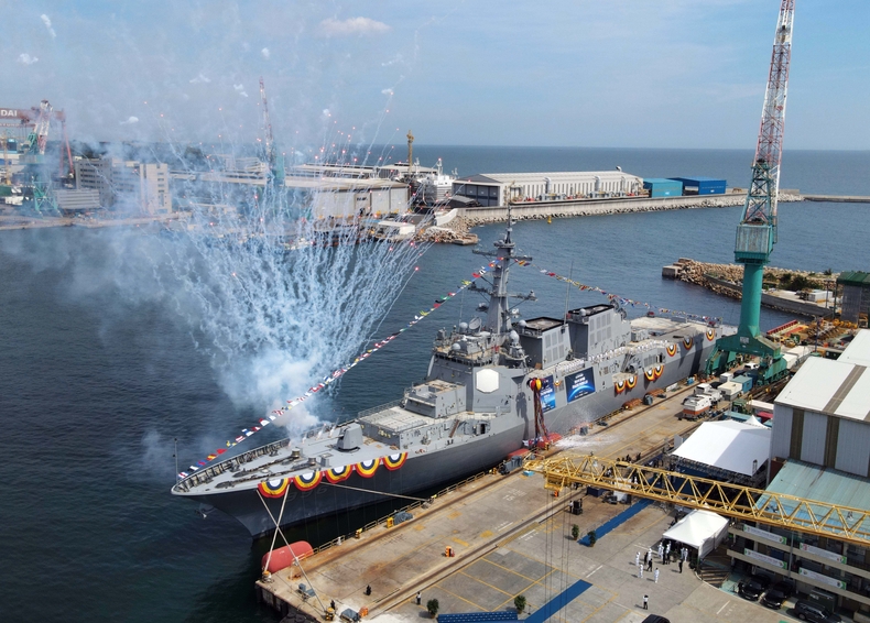 HD현대중공업이 건조해 17일 진수한 8200t급 최첨단 이지스구축함(KDX-III Batch-II) 2번함인 ‘다산정약용함’ 모습.(사진=HD현대중공업)