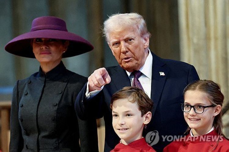 17일 윈저성 방문한 도널드 트럼프 부부