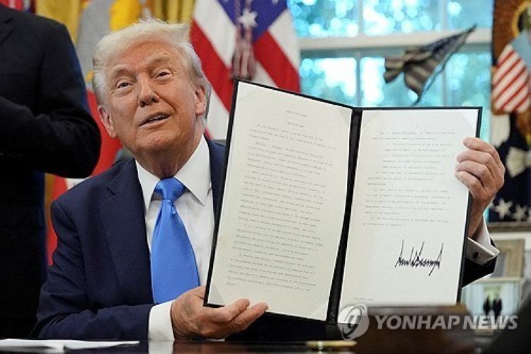 전문직 비자 수수료 인상 포고문에 서명한 트럼프