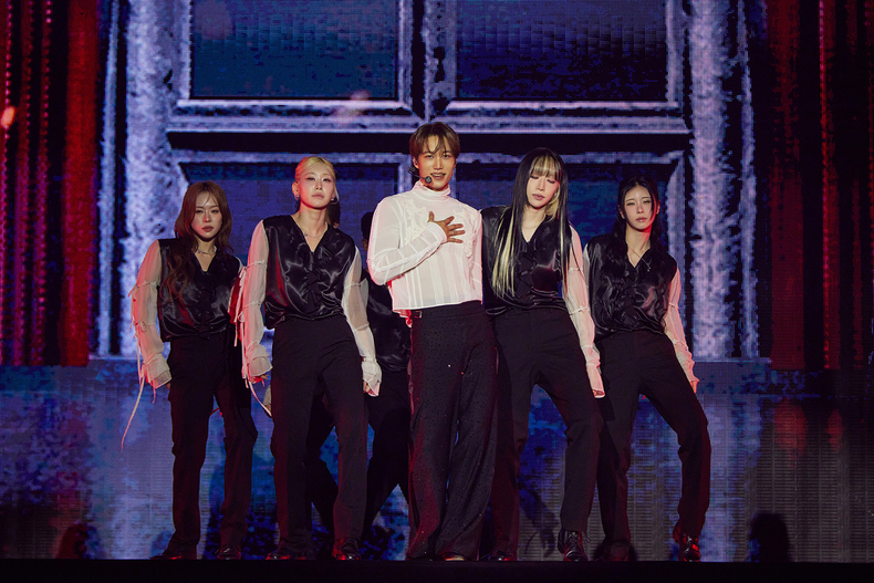 카이 첫 솔로 콘서트 'KAION' 앙코르 공연 모습/사진=SM엔터테인먼트