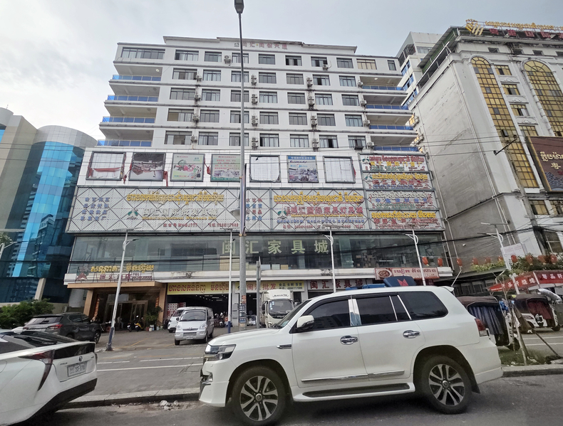 중국어 간판 즐비한 캄보디아 시하누크빌 상가 건물(사진=연합뉴스)