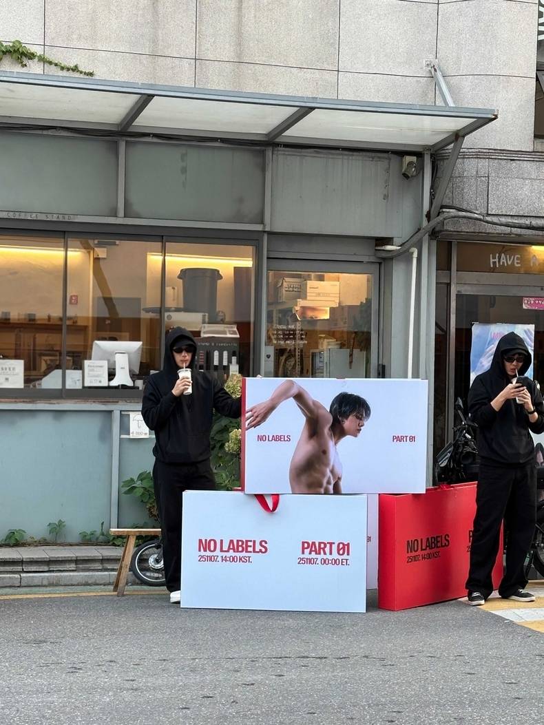 투모로우바이투게더 연준 성수동 일대 프로모션/사진=빅히트 뮤직
