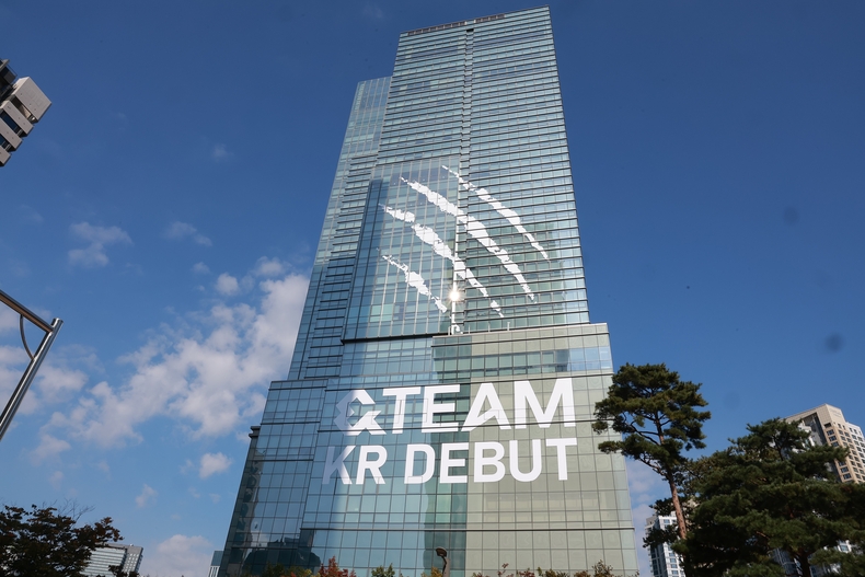 앤팀 한국 데뷔 기념 하이브 사옥 래핑/사진=YX 레이블즈