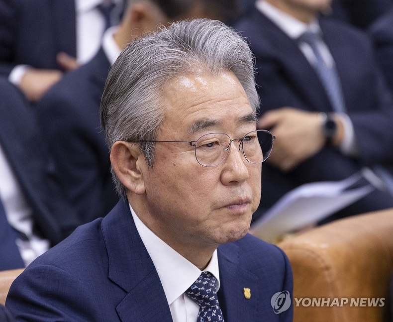 의원 질의듣는 강호동 농협중앙회장