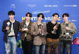 TXT, ‘한터뮤직어워즈’ 대상 등 5관왕…“올해도 꿈 이뤄가겠다”