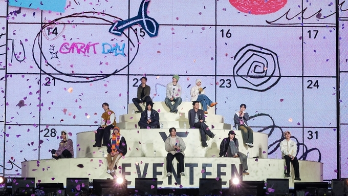 세븐틴, 5만 8천 팬들과 스타디움 팬미팅…“영원에 도전하겠다”