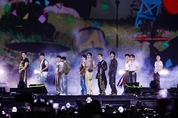 “세븐틴, K팝 세계적 영향력 입증”…외신들, ‘팔 노르떼’ 무대 호평