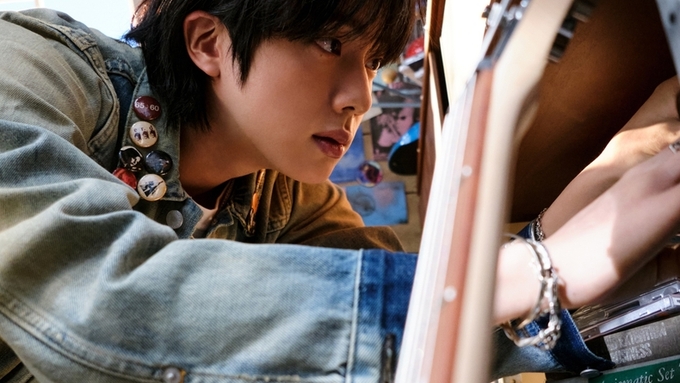 BTS 진 ‘돈트 세이 유 러브 미’, 美 빌보드 메인 송차트 ‘핫 100’ 입성