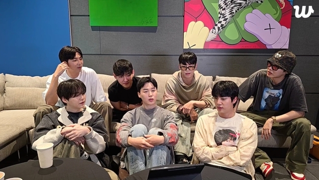 BTS, 2026년 봄 완전체 컴백..."완전 초심으로 돌아가 작업"