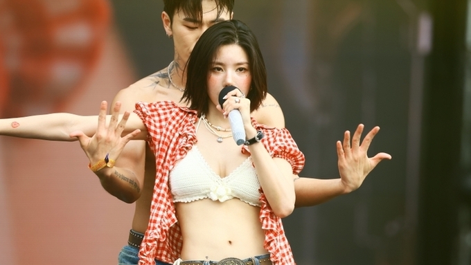 권은비, 올해도 '워터밤 레전드' 무대...섹시+매혹 퍼포먼스