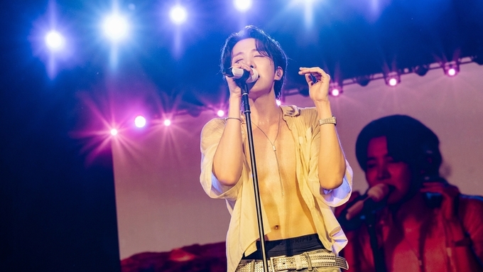 제이홉 ‘롤라팔루자’ 무대에 외신 호평...“그의 무대는 문화 그 자체”