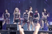 아이브, '롤라팔루자 파리'서 팬심 매료…3개 도시 연속 무대 기록