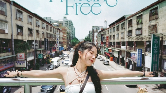 솔라, 25일 싱글 'Floating Free' 한국어 버전 발매...직접 작사 참여