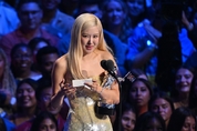 로제, '아파트'로 美 MTV VMA '올해의 노래' 수상…K팝 가수 처음