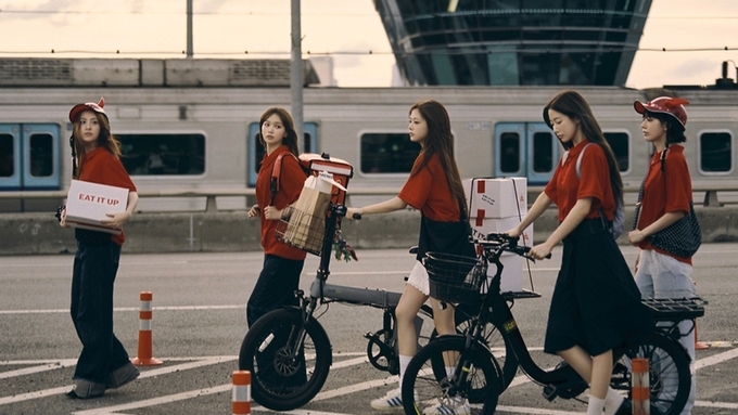 르세라핌 싱글 1집 ‘스파게티’, 日 오리콘 데일리 싱글 랭킹 1위