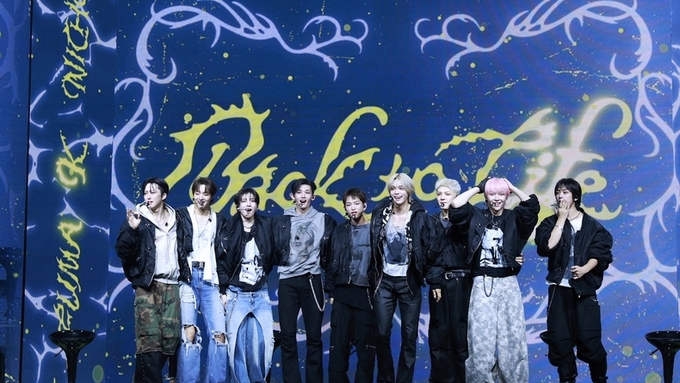 앤팀, 韓 데뷔 앨범 발매 첫날 113만 장 돌파…음반차트 1위