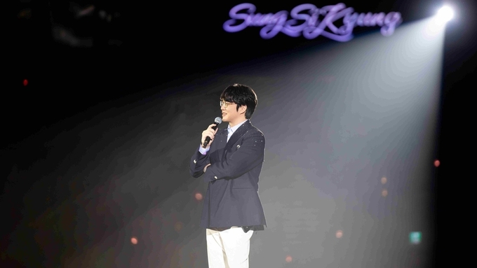 성시경, 연말 콘서트 나흘간 개최...'명곡+추억’ 가득 무대 선사