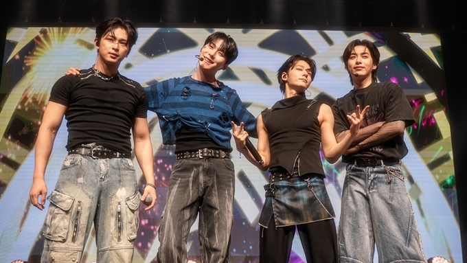 원어스, 월드투어 대장정 마침표...'강렬+파워풀' 라이브 퍼포먼스