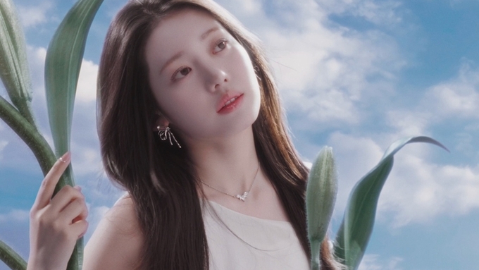 베이비몬스터, 'SUPA DUPA LUV' 뮤비 공개...'신비+오묘+청초'