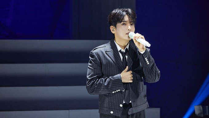 려욱, 연말 콘서트 매진 성황...사계절 세트리스트+럭키 드로우 선물