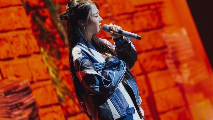 문별, 홍콩서 콘서트 투어 피날레...솔로 대표곡+랩 메들리 선사