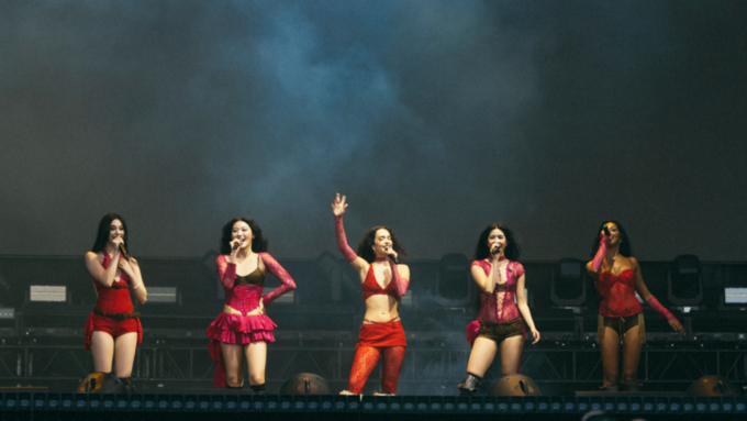 캣츠아이, 롤라팔루자 남미 무대...10만 관객 '떼창' 속 압도적 공연