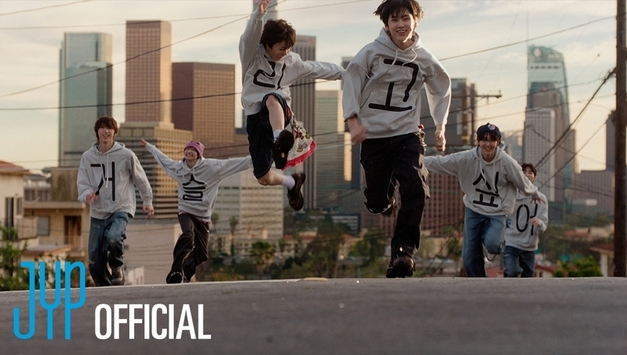 킥플립, 미니 4집 타이틀곡 '눈에 거슬리고 싶어' MV 티저 공개