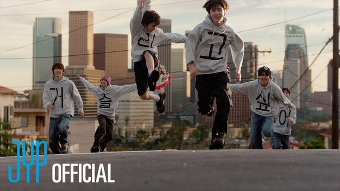 킥플립, 미니 4집 타이틀곡 '눈에 거슬리고 싶어' MV 티저 공개