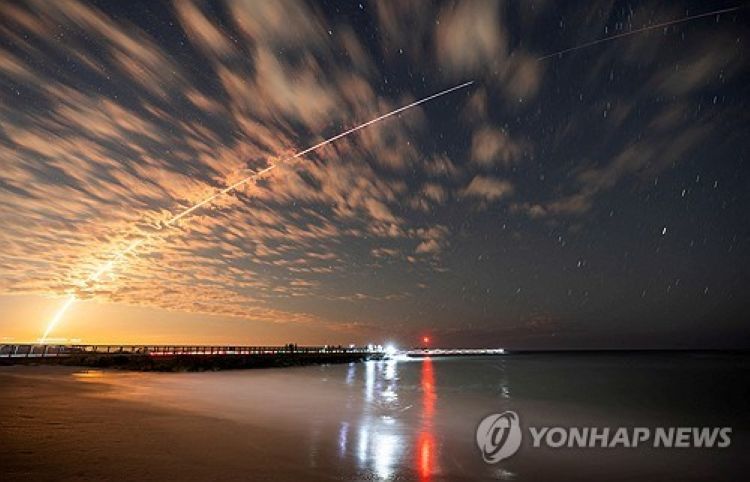 지난 2월 스타링크 위성 쏘아 올리는 스페이스X의 팰컨9 로켓