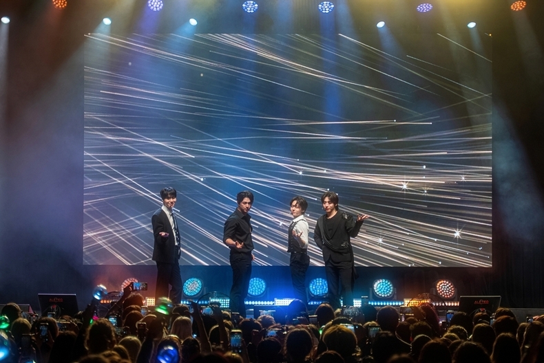 원어스, 월드투어 'H_OUR, US' 성료/사진=알비더블유